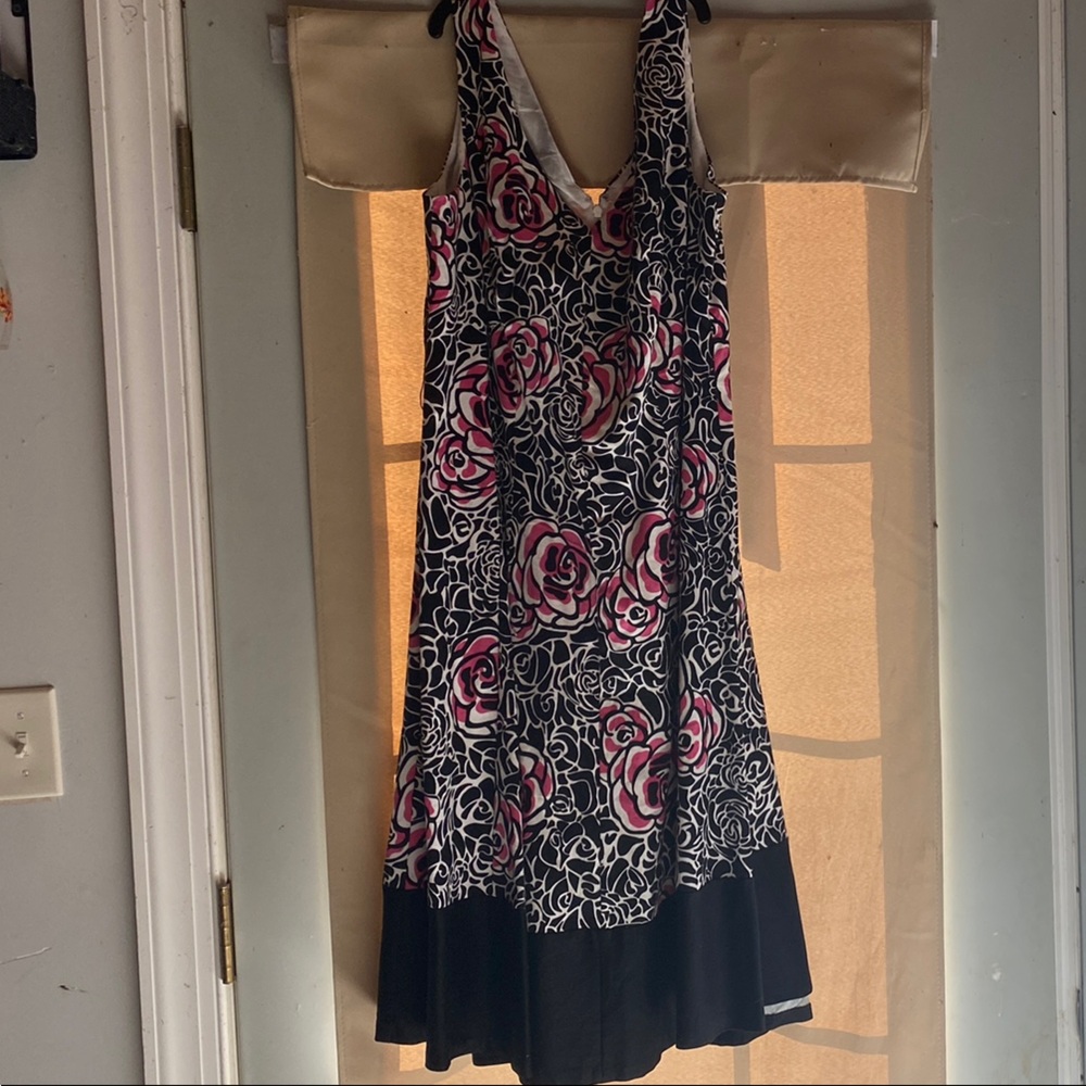 Jones Studio Black and Pink Sleeveless V-Neck Sundress